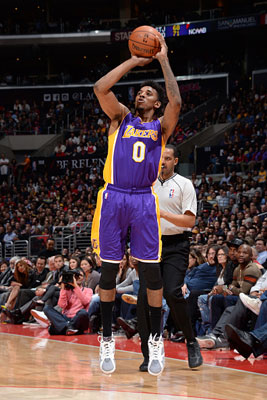 日职联半场：两队破门乏术，东京绿茵0-0福冈黄蜂（日职联半场战报：东京绿茵与福冈黄蜂互交白卷）