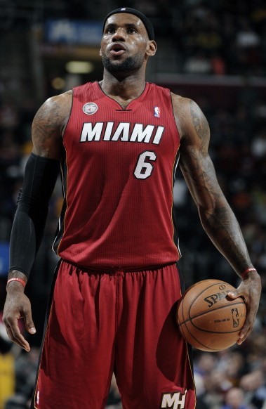 K联赛球队浦项铁人官方社媒账号发布公告称，球队中...（K联赛浦项铁人通过官方社媒发布公告：队内...）