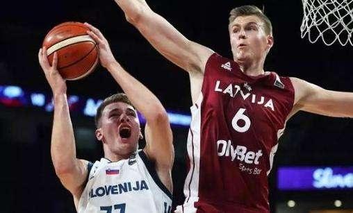 斯内德：贝尼特斯接手国米的时机很糟糕，我没说他是最差教练（斯内德：贝尼特斯接掌国米时机不佳，我从未称其为最差主帅）