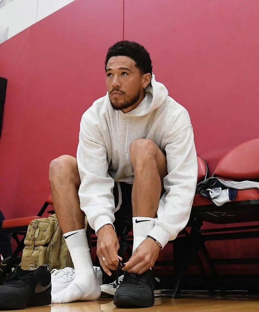 斯帕莱蒂：尤文必须提升自身水准，回到更衣室球员们都很沉默（斯帕莱蒂：尤文需提升水平，回到更衣室全队一片沉寂）