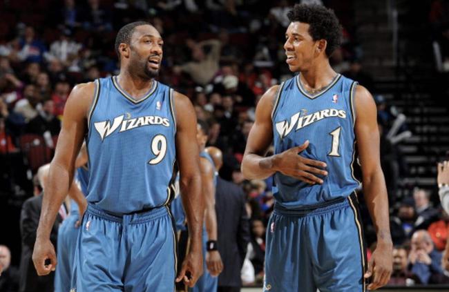 手感火热！狄龙半场10中7得到19分2篮板1助攻（状态爆棚！狄龙半场10投7中砍下19分2板1助）