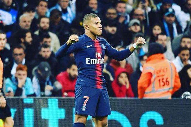 拉菲尼亚否认转会沙特传闻，斥媒体报道不实（拉菲尼亚辟谣赴沙特传闻，称相关报道失实）