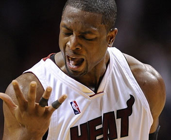 董路批评中国球迷不热爱足球，中国男足多次无缘世界杯，呼吁提升足球热情。（董路批球迷热爱不足：国足屡失世界杯门票，呼吁点燃足球热情）