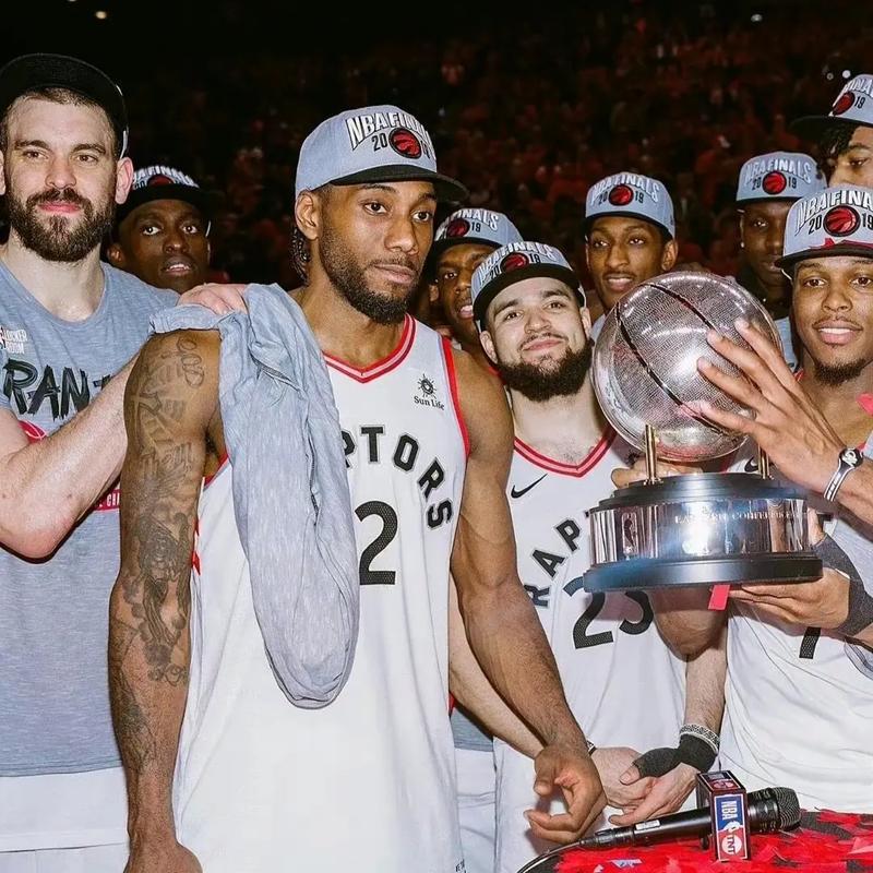 意媒：伊布、费拉拉入选米兰冬奥会火炬传递阵容（意媒：伊布、费拉拉被选为米兰冬奥会火炬手）