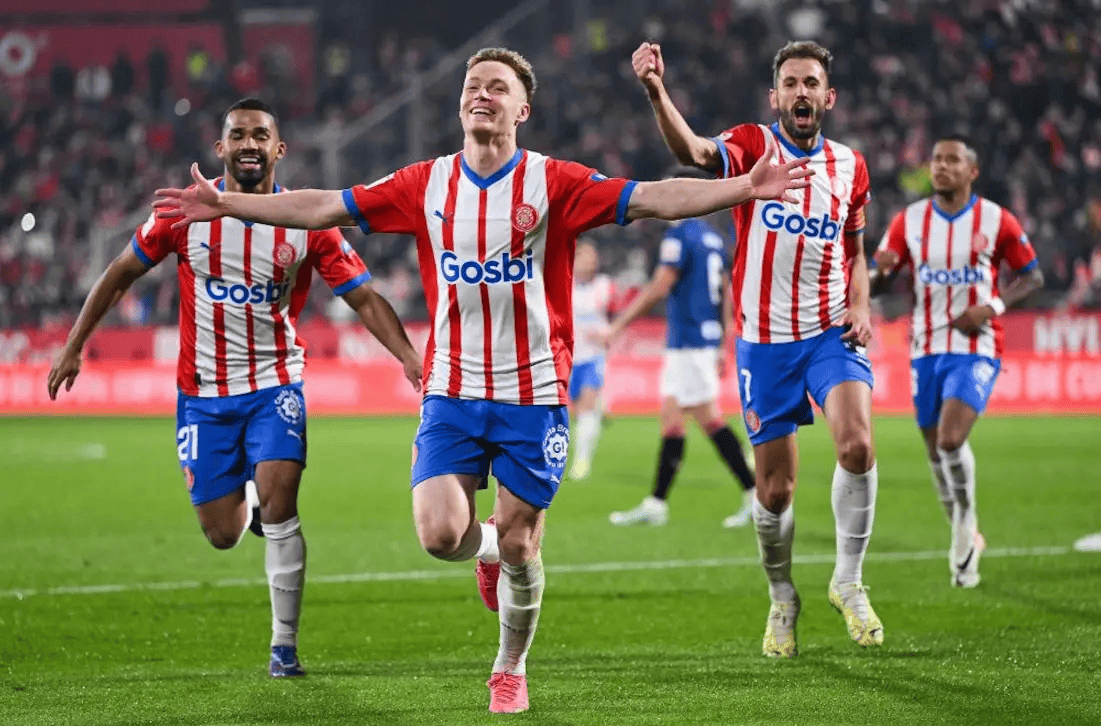 意甲：尤文客场3-0轻取卡利亚里（意甲战报：尤文客场3-0完胜卡利亚里）