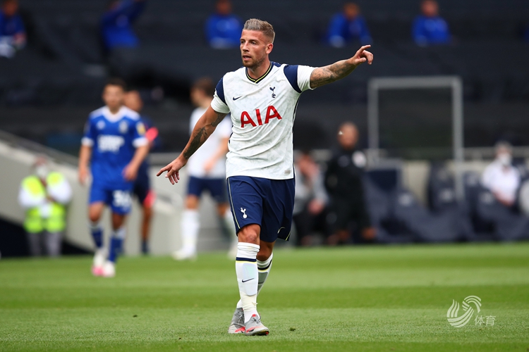 国脚连续进球引领全队节奏（国脚连场建功掌控全队节奏）